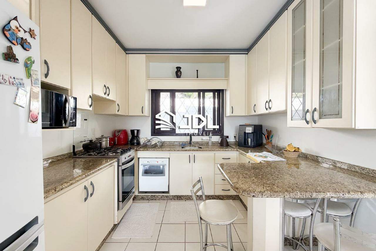 Casa à venda no bairro Velha Central: