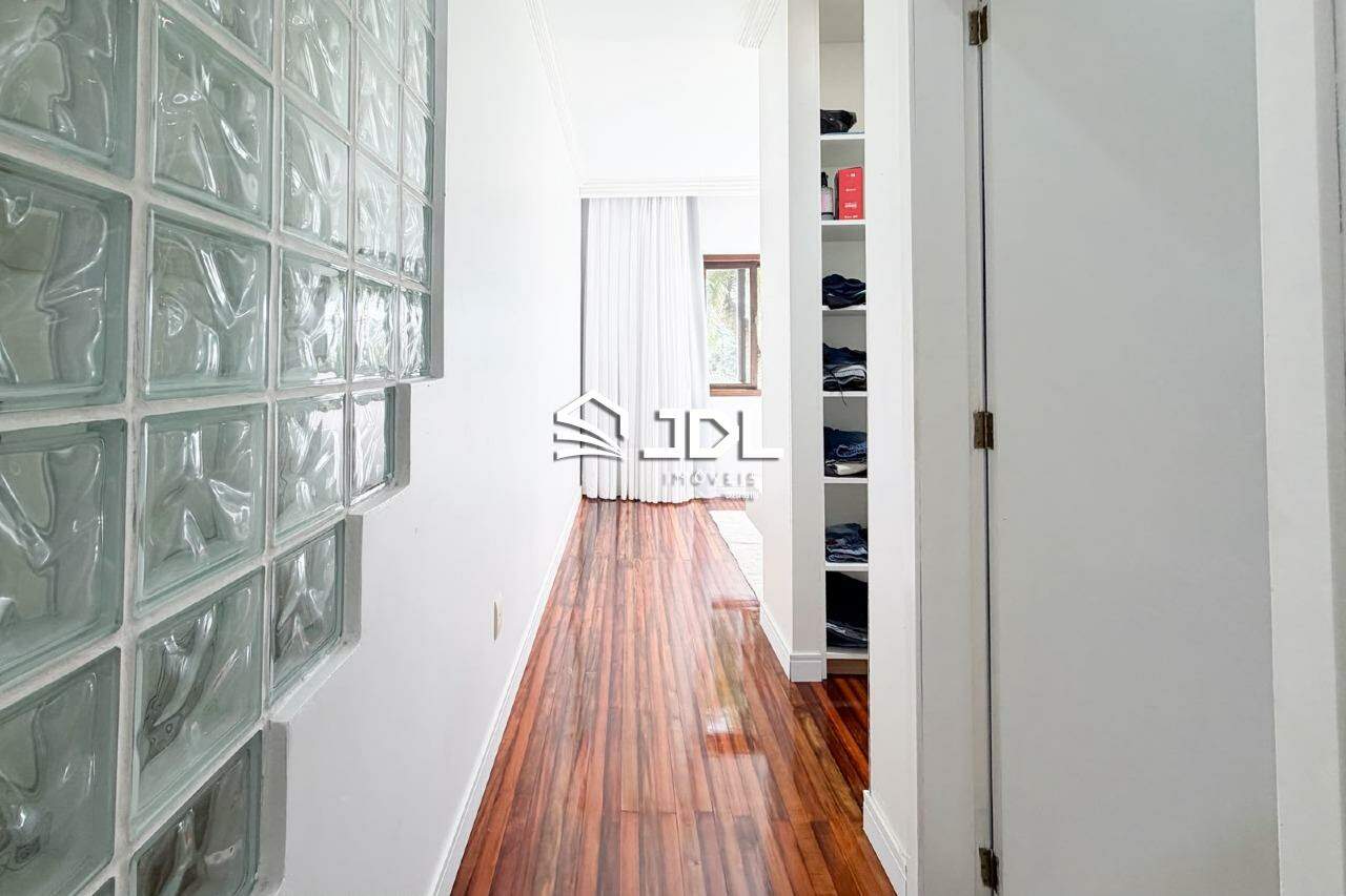 Casa à venda no bairro Velha Central: