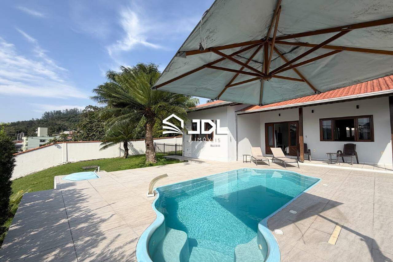 Casa à venda no bairro Velha Central: