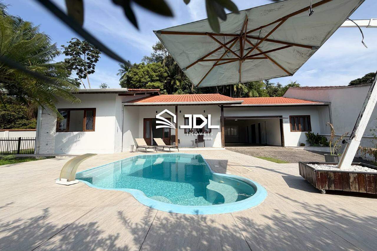 Casa à venda no bairro Velha Central: 