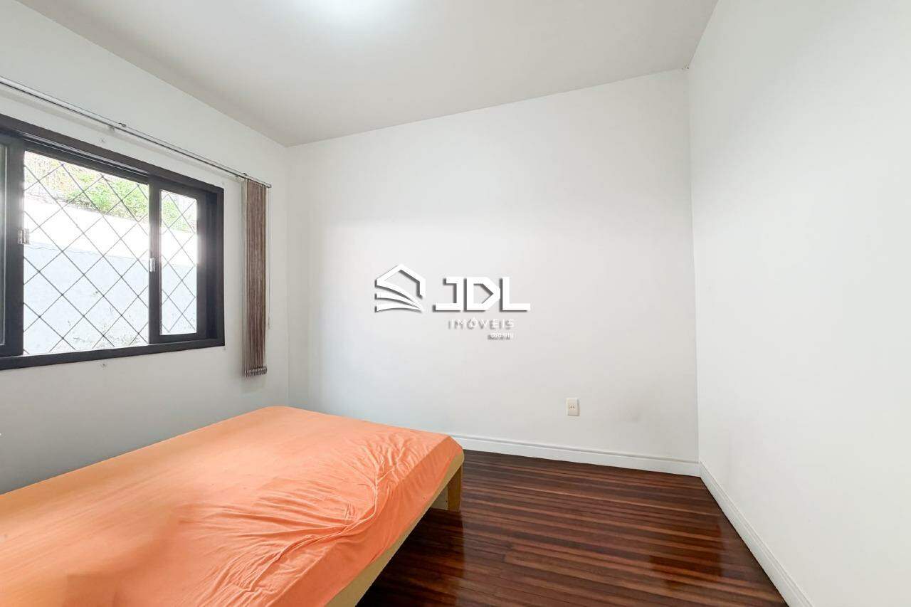 Casa à venda no bairro Velha Central: