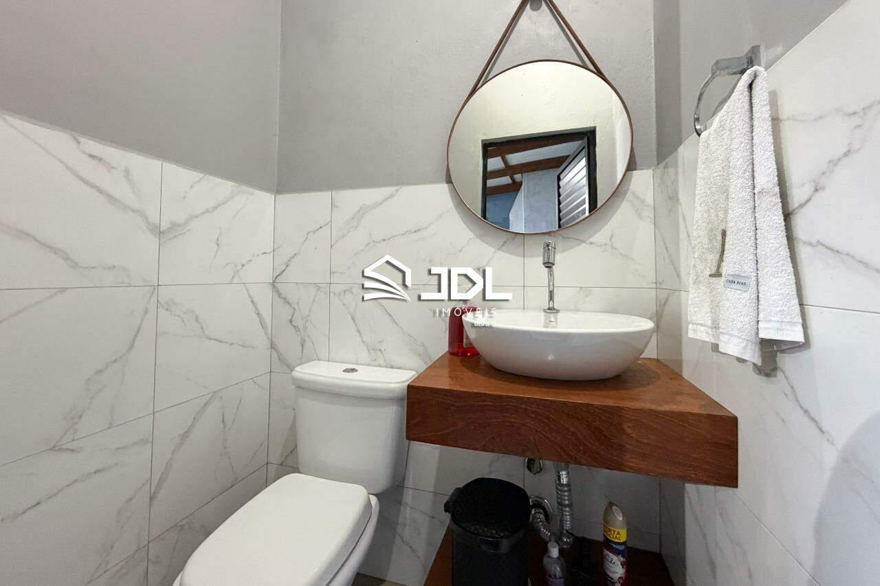 Casa à venda no bairro Ponta Aguda: