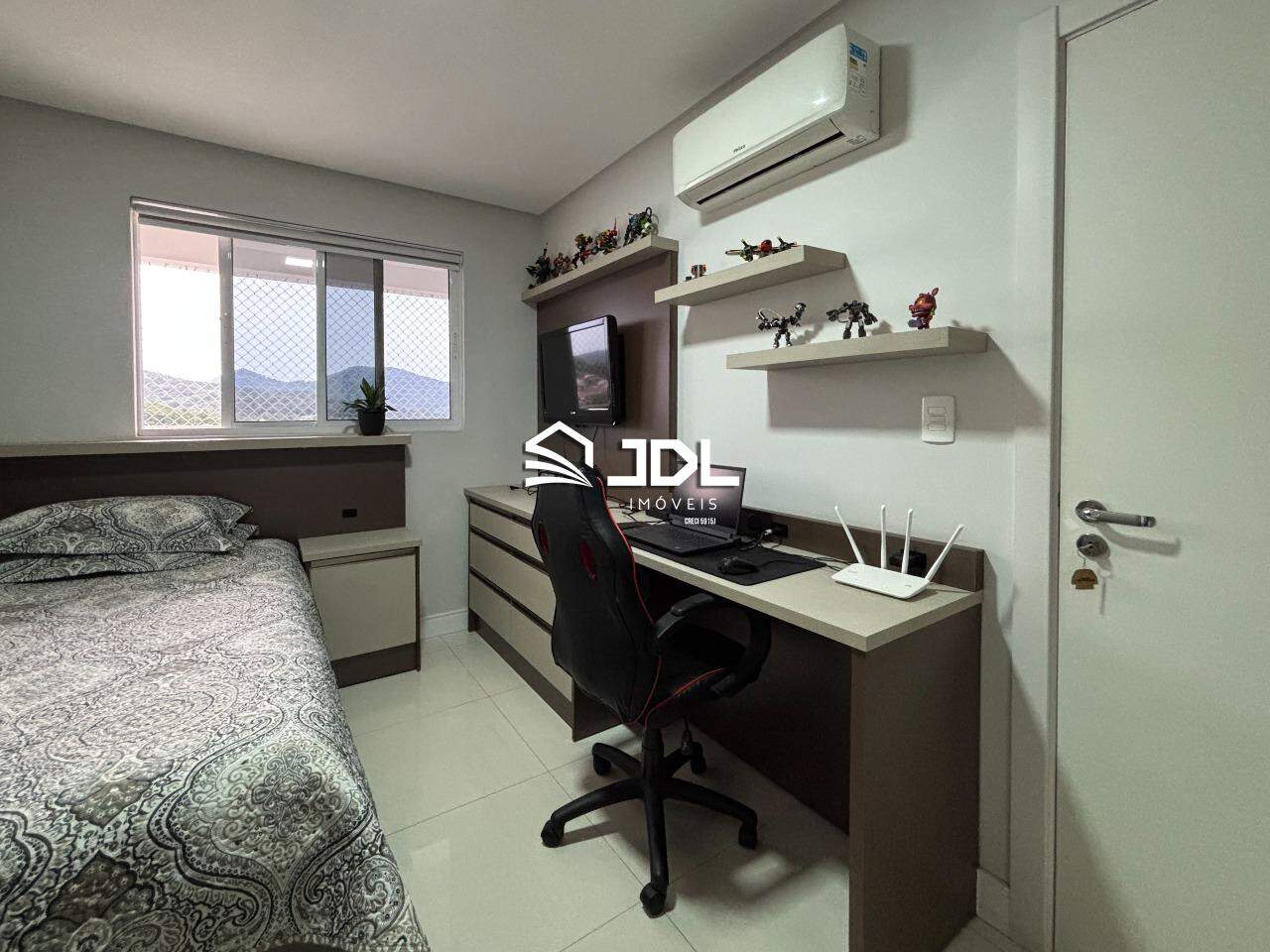 Apartamento à venda no bairro Água Verde: 
