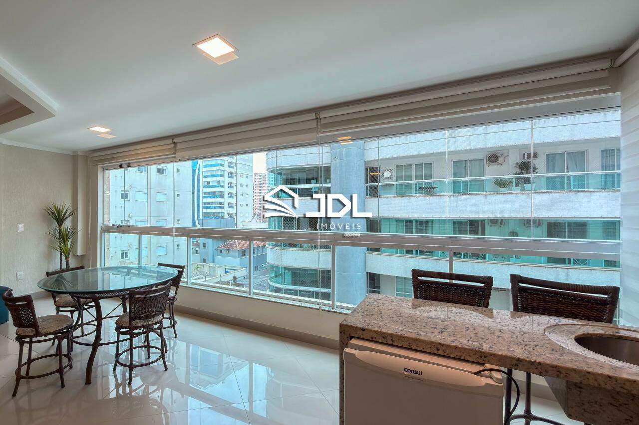 Apartamento à venda no bairro Meia Praia: 