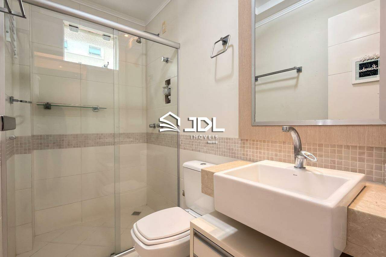 Apartamento à venda no bairro Meia Praia: 