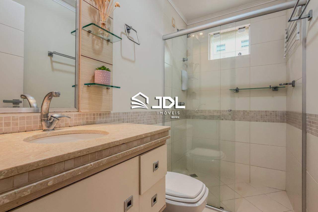 Apartamento à venda no bairro Meia Praia: 