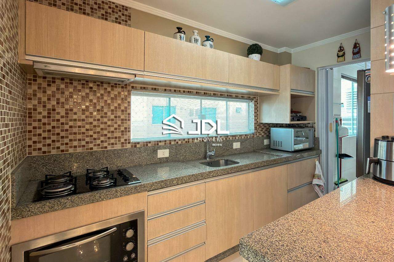 Apartamento à venda no bairro Meia Praia: 