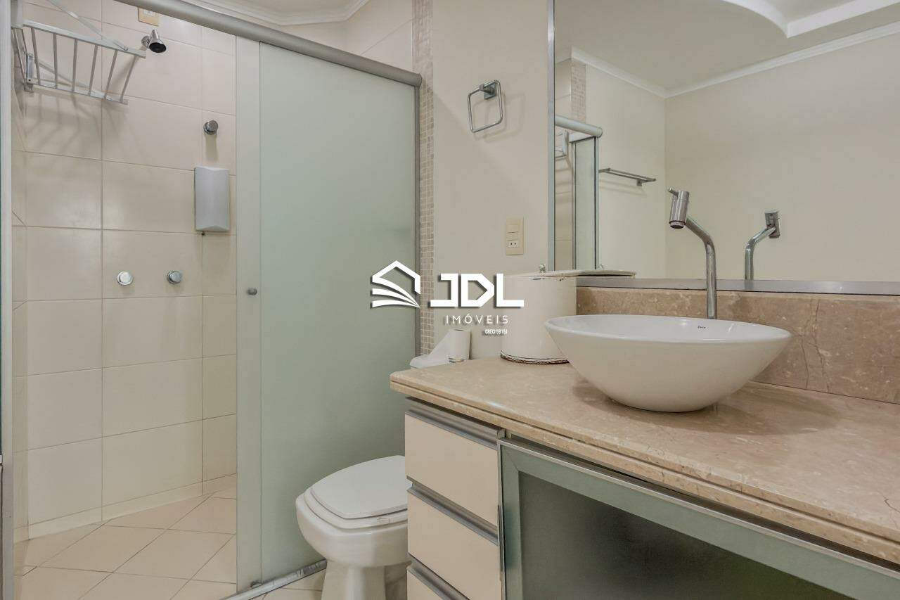 Apartamento à venda no bairro Meia Praia: 