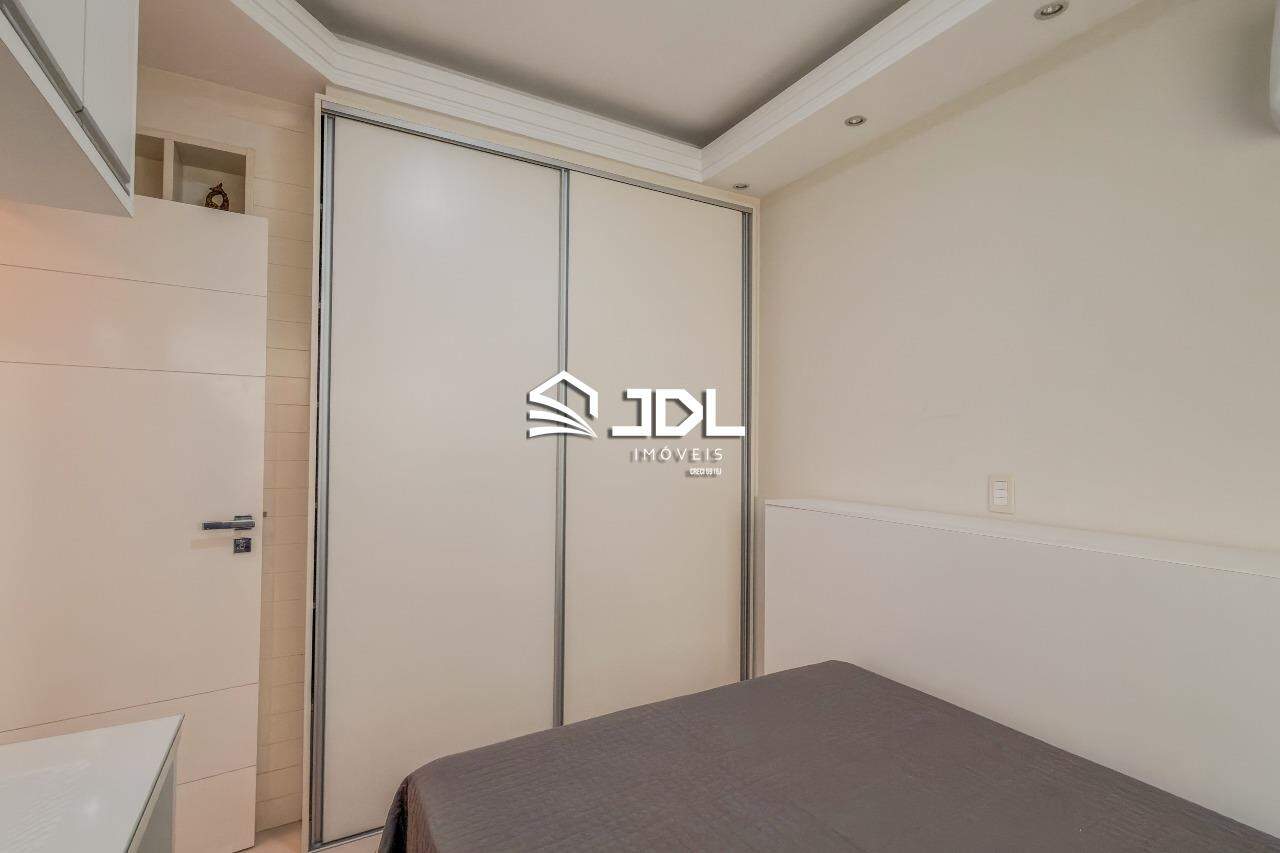 Apartamento à venda no bairro Meia Praia: 