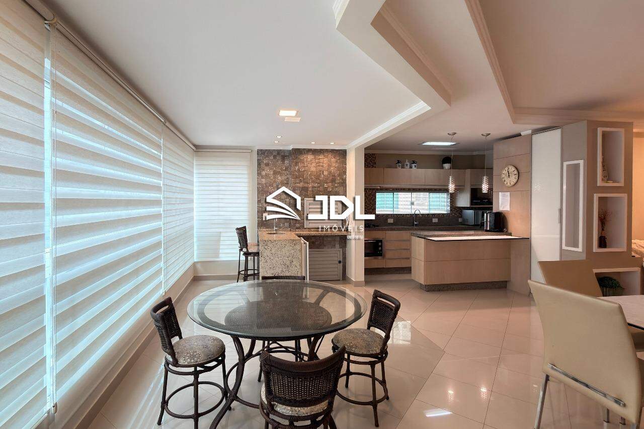 Apartamento à venda no bairro Meia Praia: 