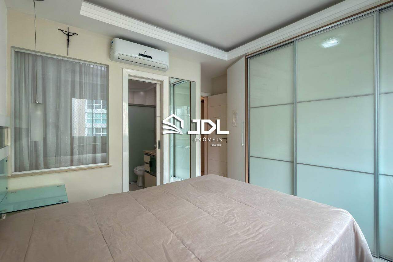 Apartamento à venda no bairro Meia Praia: 