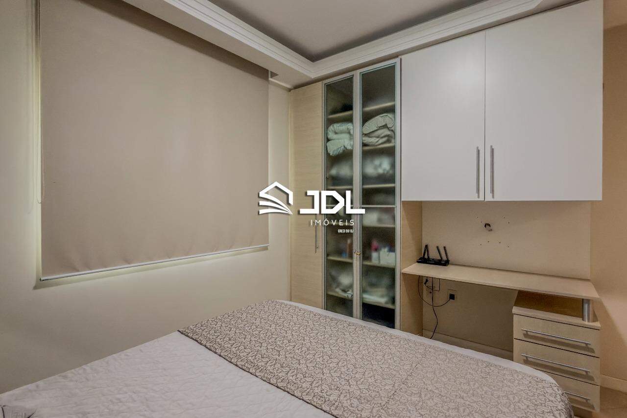 Apartamento à venda no bairro Meia Praia: 