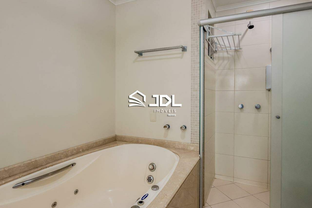 Apartamento à venda no bairro Meia Praia: 