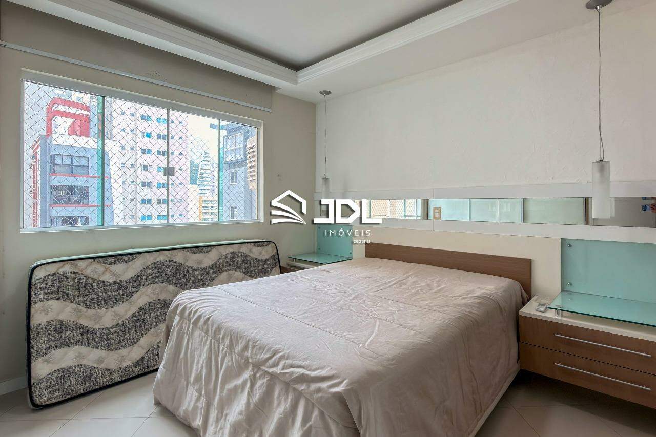 Apartamento à venda no bairro Meia Praia: 