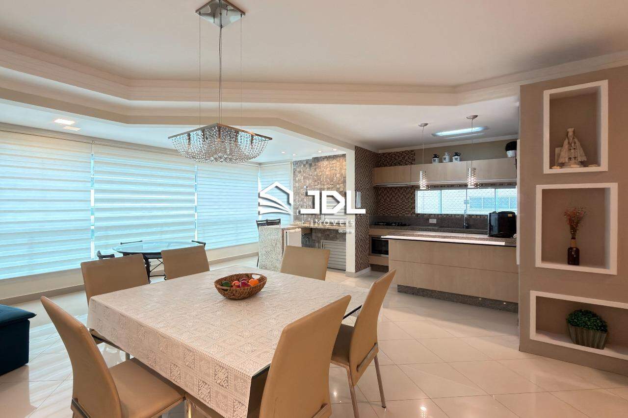 Apartamento à venda no bairro Meia Praia: 