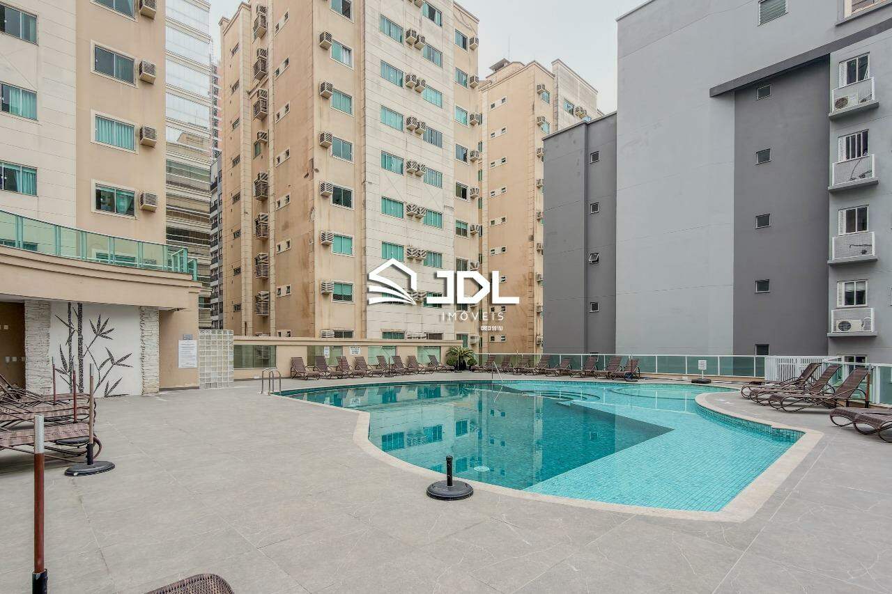 Apartamento à venda no bairro Meia Praia: 