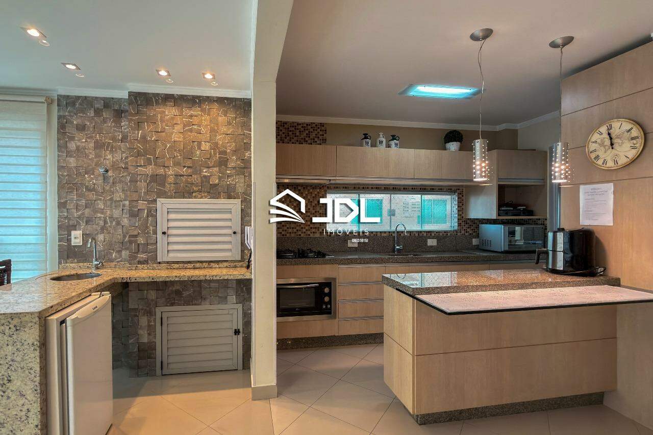 Apartamento à venda no bairro Meia Praia: 