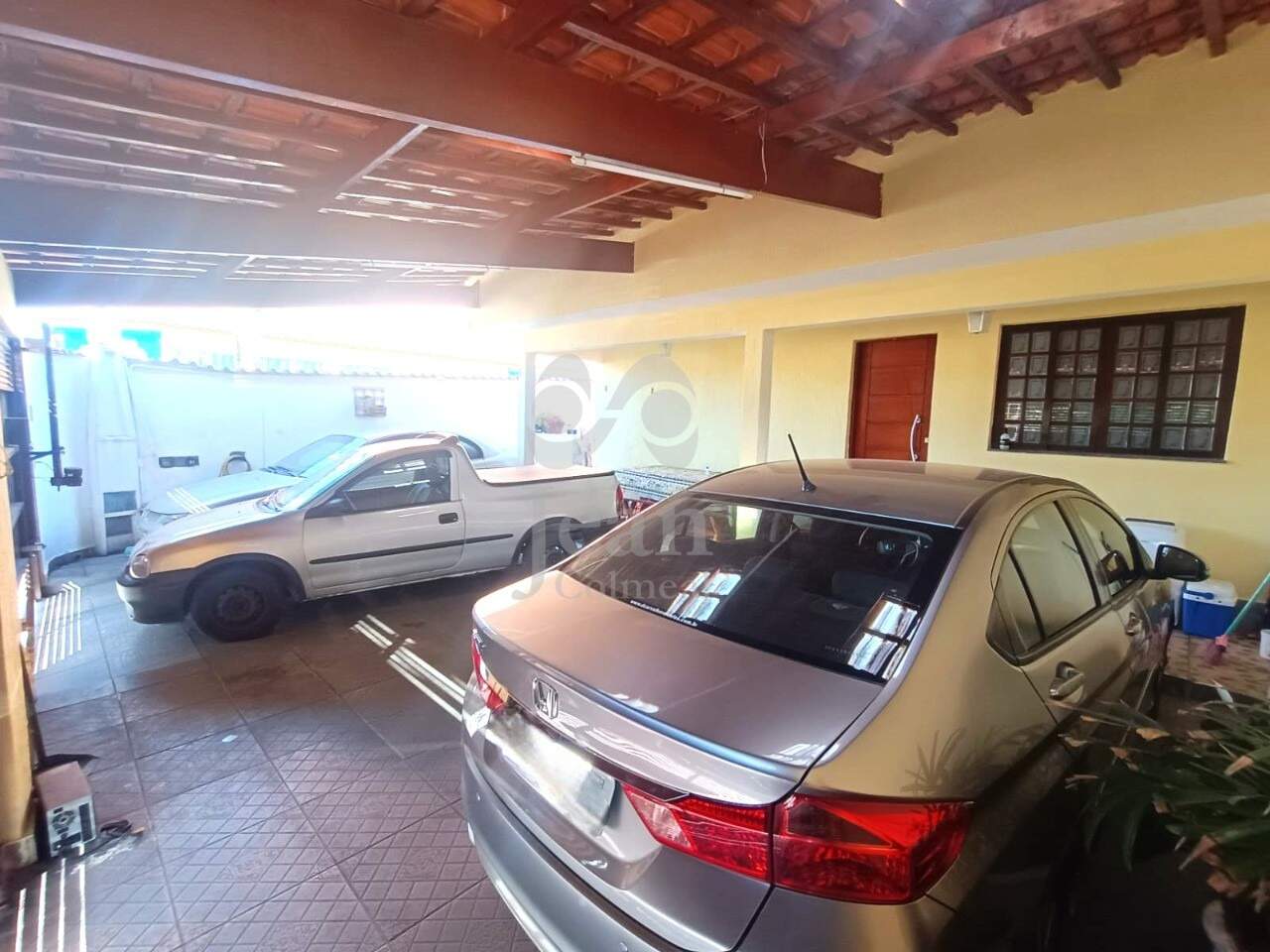 Casa térrea à venda no Cezar de Souza: 