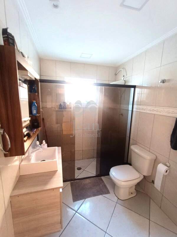 Casa térrea à venda no Cezar de Souza: 