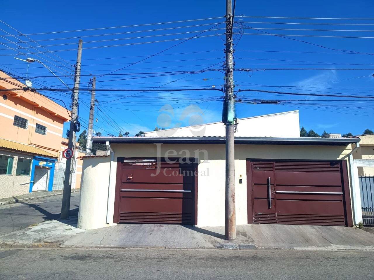 Casa térrea à venda no Cezar de Souza: 