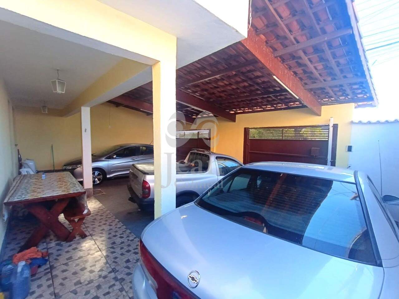 Casa térrea à venda no Cezar de Souza: 