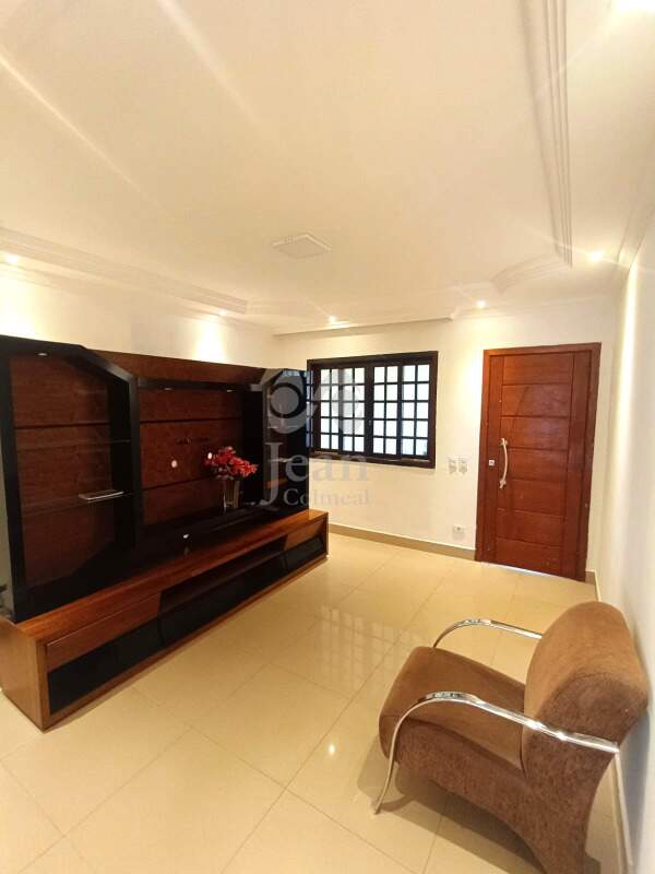 Casa térrea à venda no Cezar de Souza: 