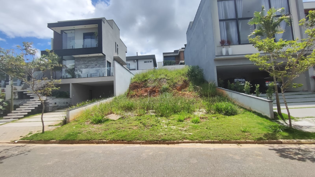 Terreno em Condomínio à venda no Cezar de Souza: 
