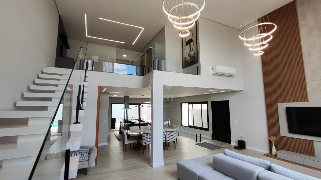Casa em condomínio à venda no Cezar de Souza: 