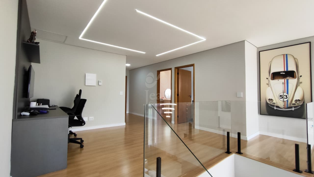 Casa em condomínio à venda no Cezar de Souza: 