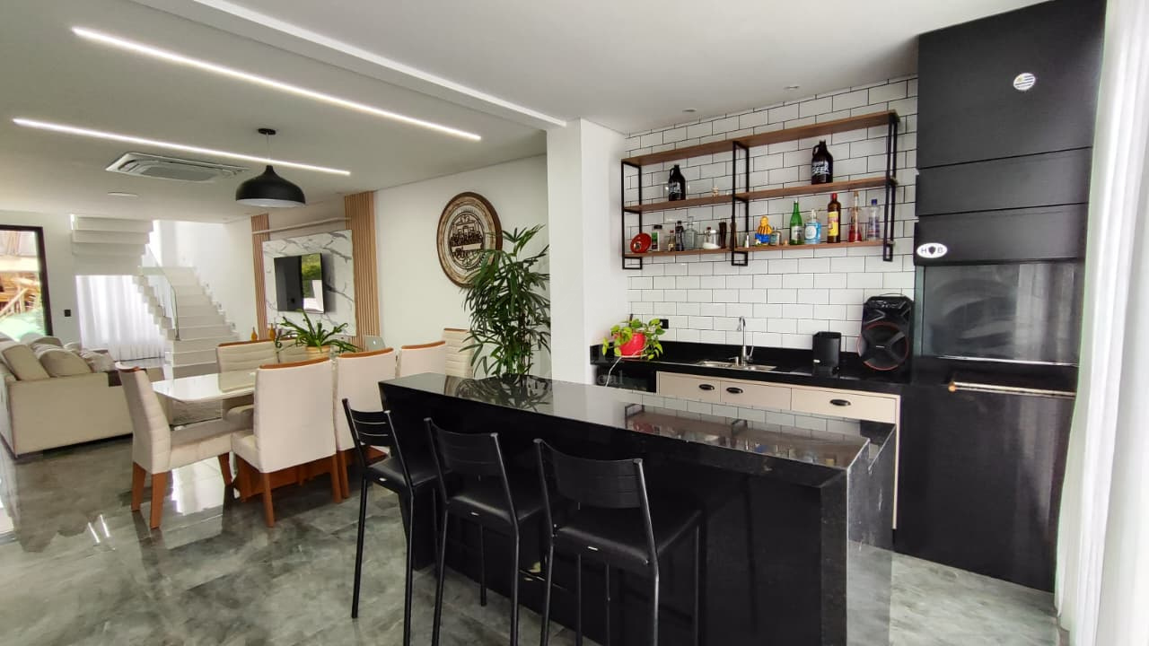 Casa em condomínio à venda no Cesar de Souza: 