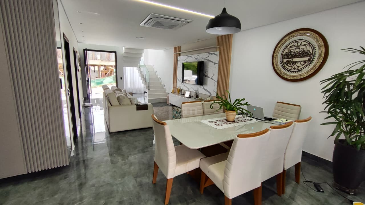 Casa em condomínio à venda no Cesar de Souza: 