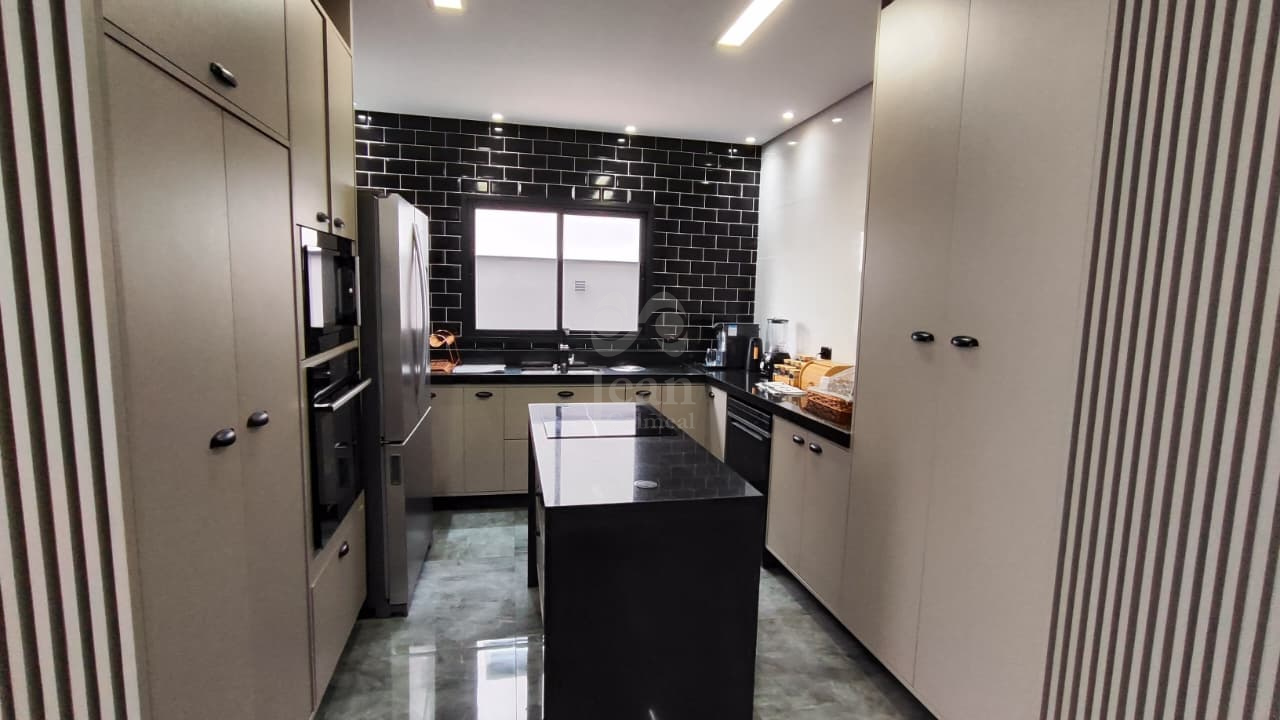 Casa em condomínio à venda no Cesar de Souza: 