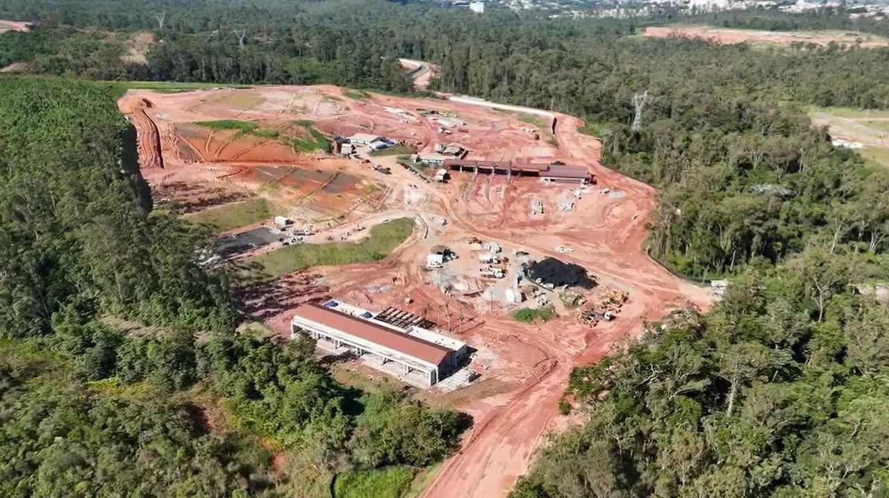 Terreno em Condomínio à venda no Vila Suissa: 