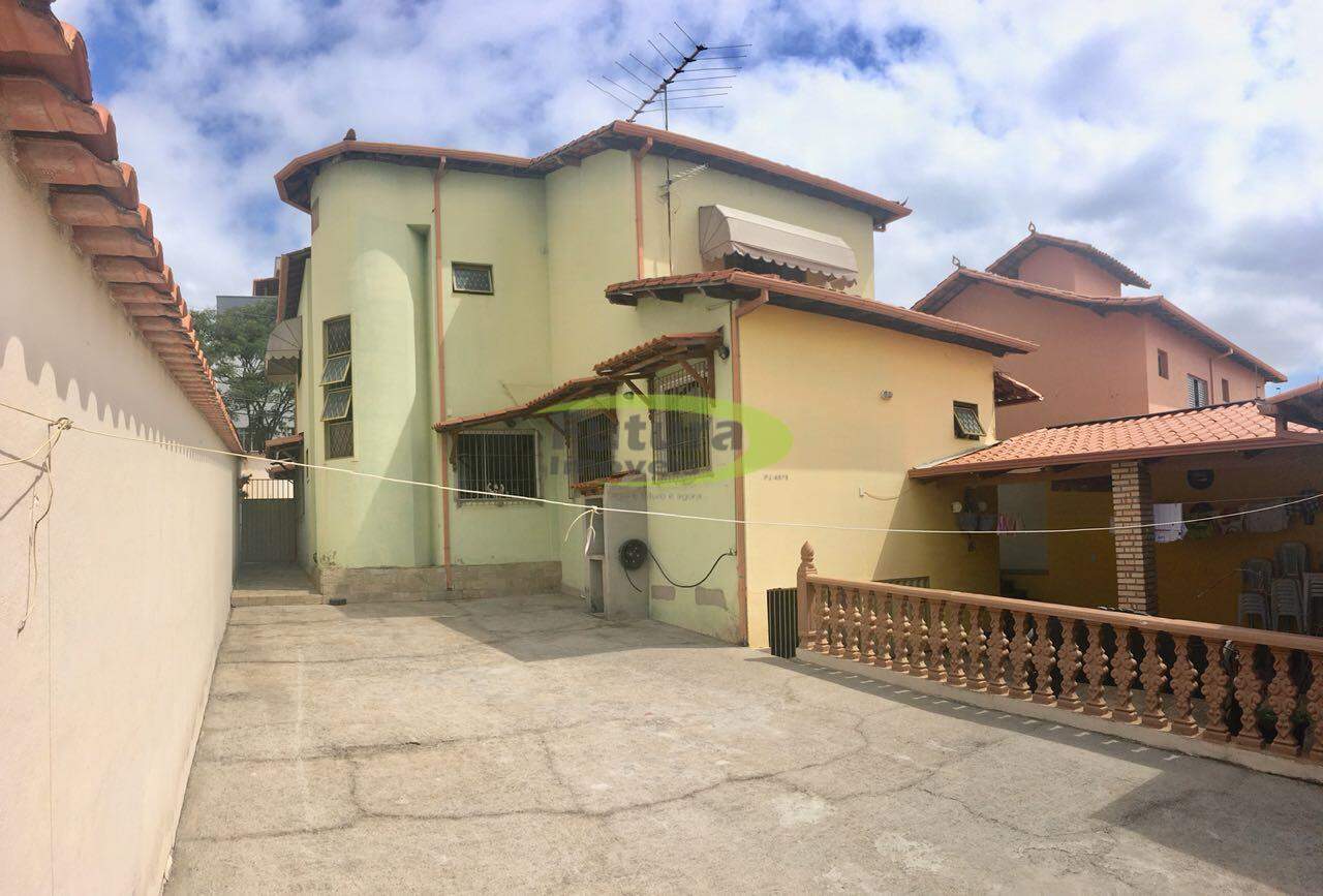 Casa à venda com 3 quartos, 250m² - Foto 2