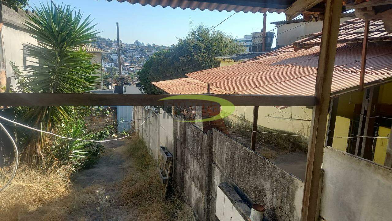 Casa à venda com 3 quartos, 360m² - Foto 8