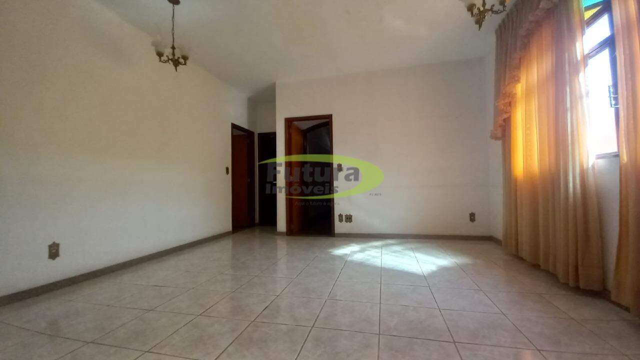 Casa à venda com 3 quartos, 360m² - Foto 3