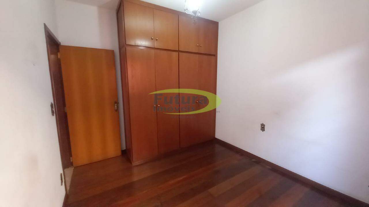 Casa à venda com 3 quartos, 360m² - Foto 8