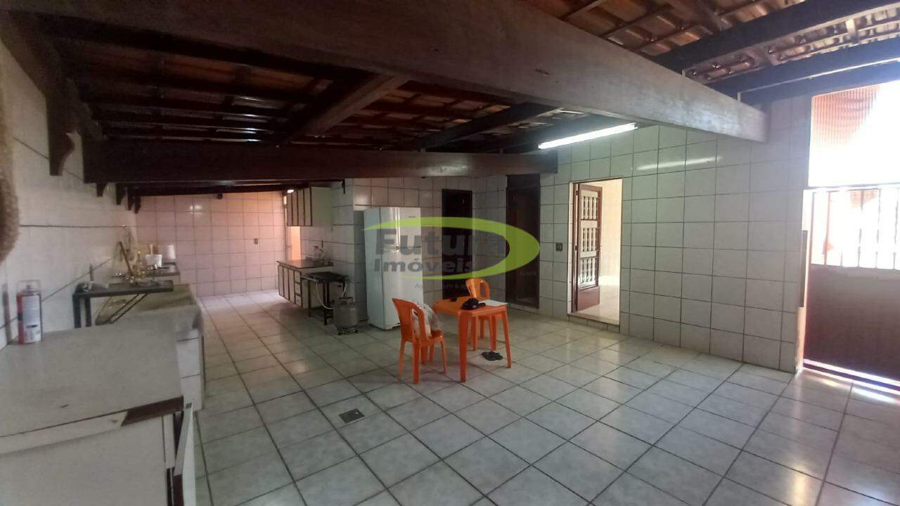 Casa à venda com 3 quartos, 360m² - Foto 4