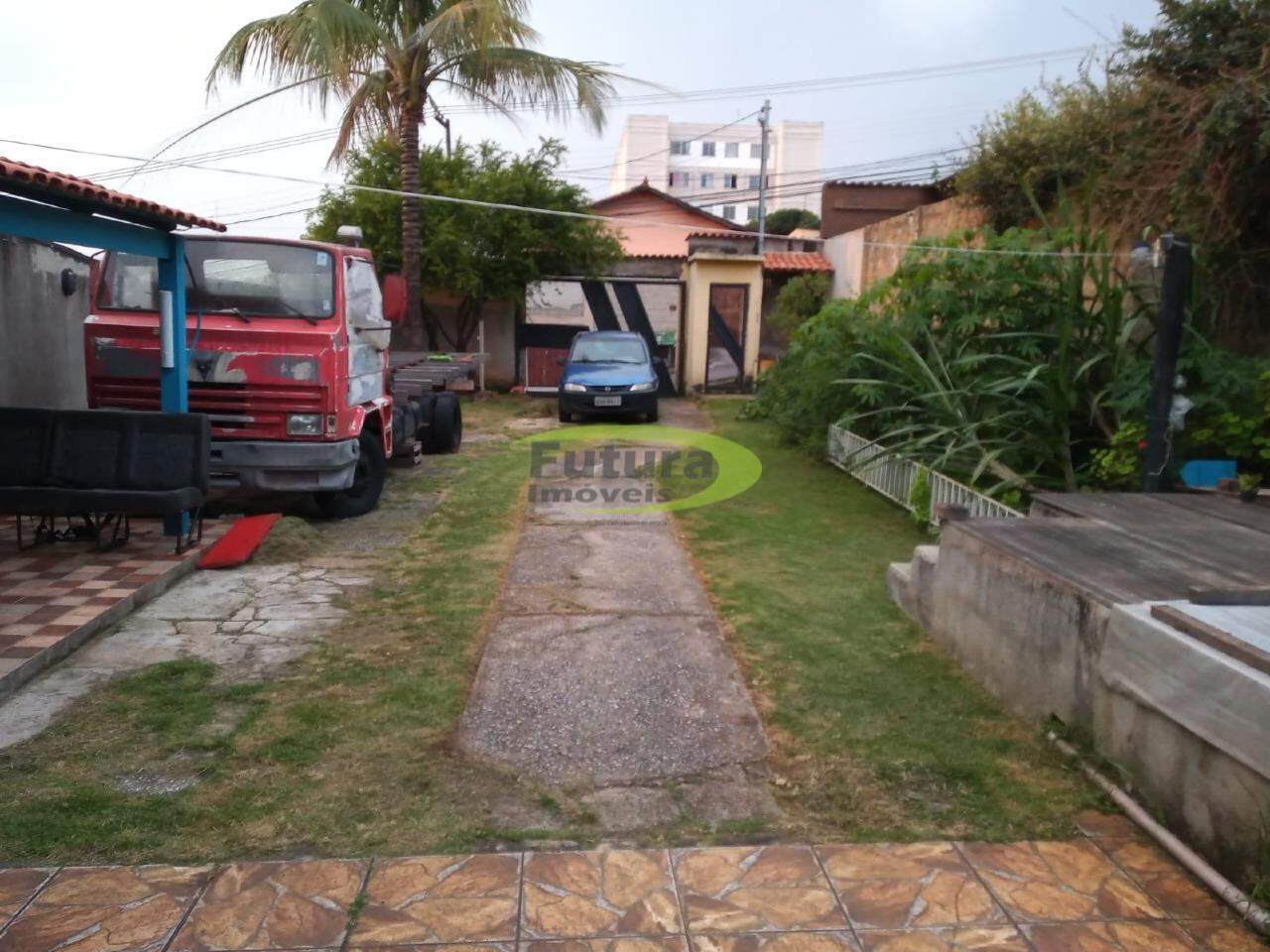 Casa à venda com 4 quartos, 500m² - Foto 2