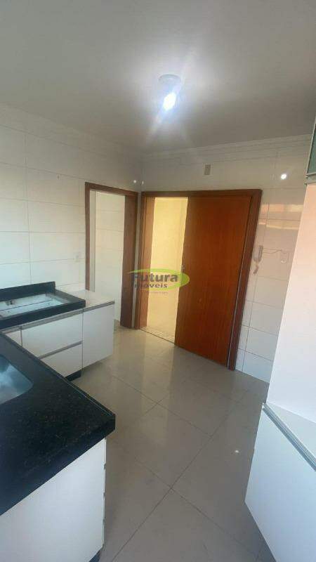 Apartamento à venda com 3 quartos, 360m² - Foto 2