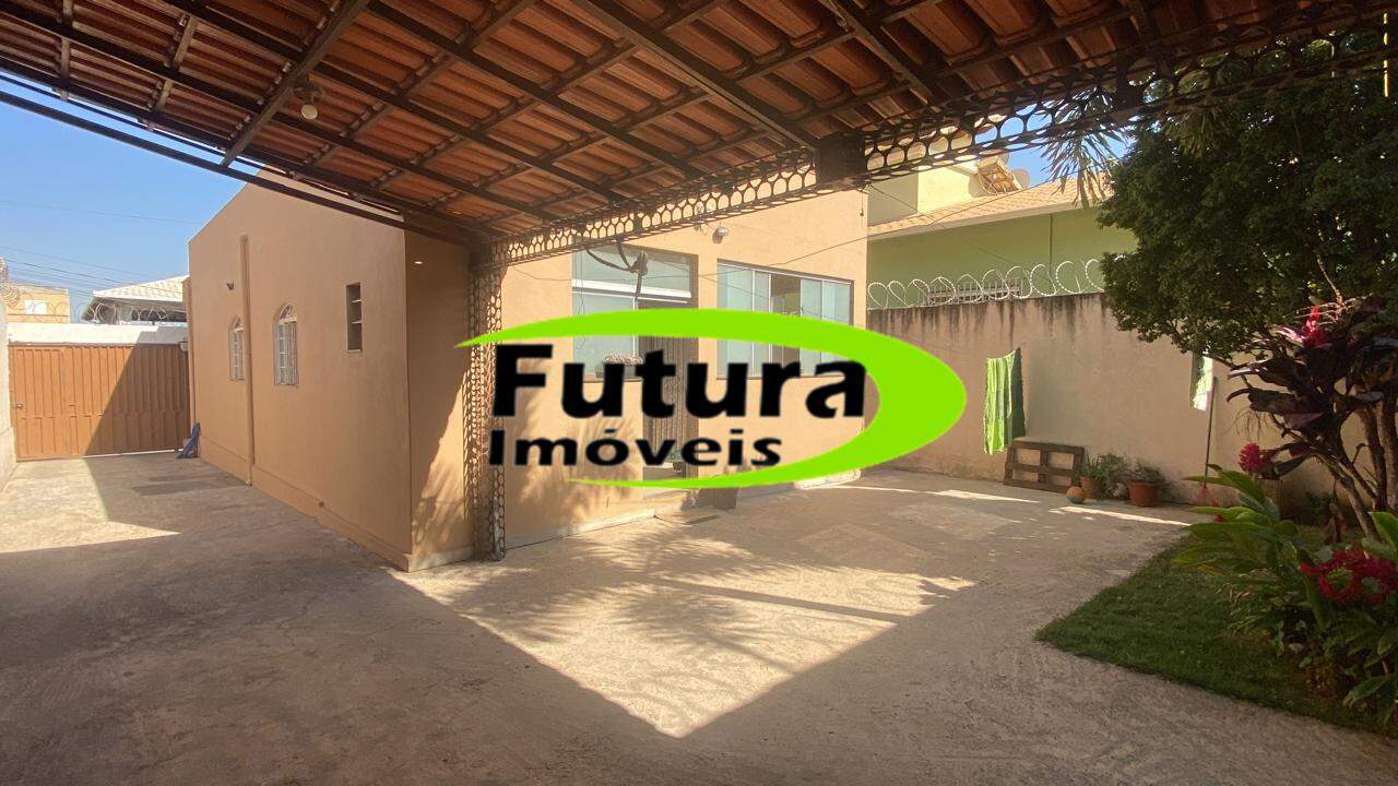 Casa à venda com 3 quartos, 200m² - Foto 1