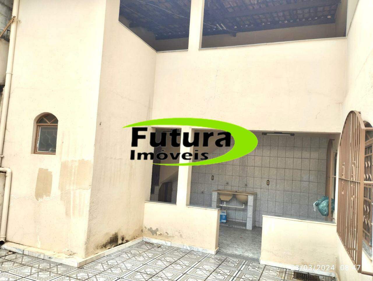 Casa à venda com 5 quartos, 250m² - Foto 2