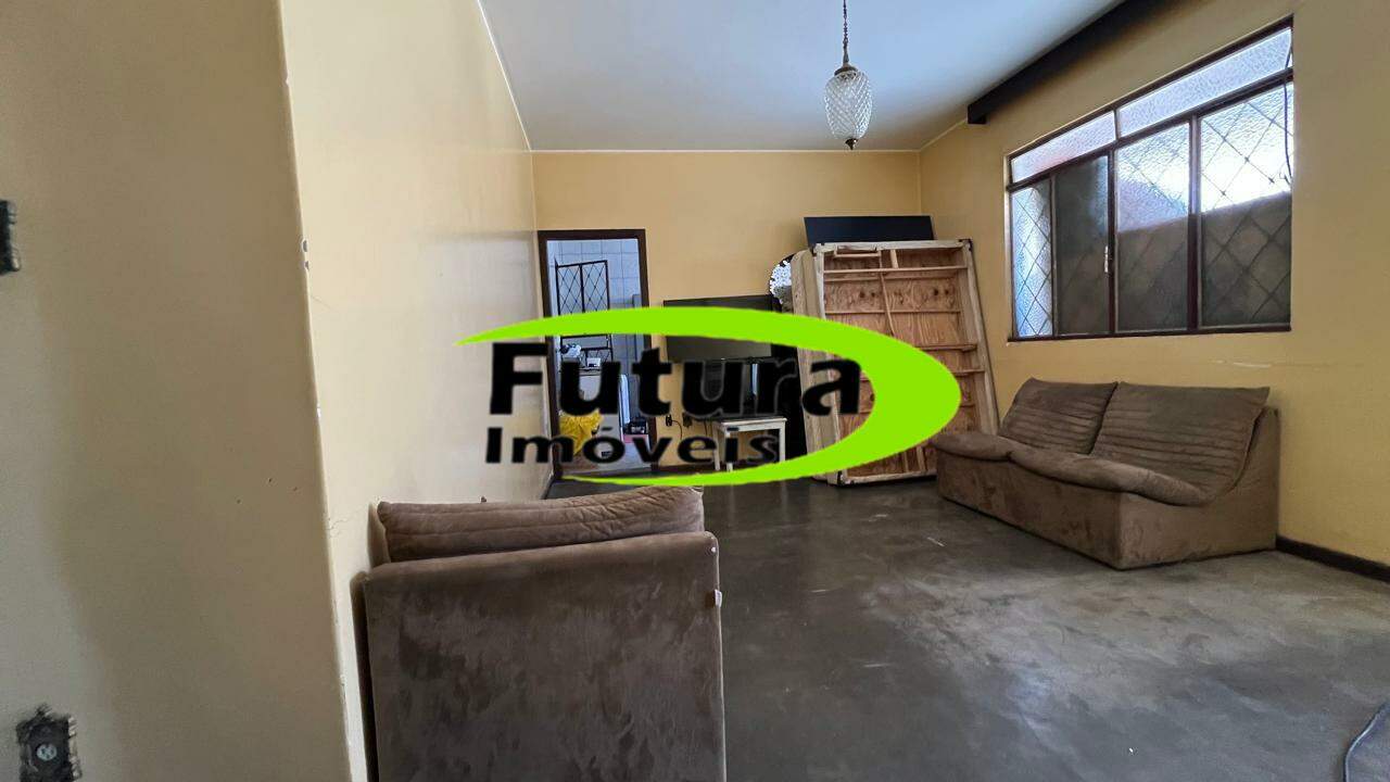 Casa à venda com 3 quartos, 360m² - Foto 2