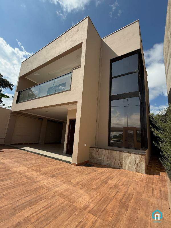 Casa, 4 quartos, 229 m² - Foto 2