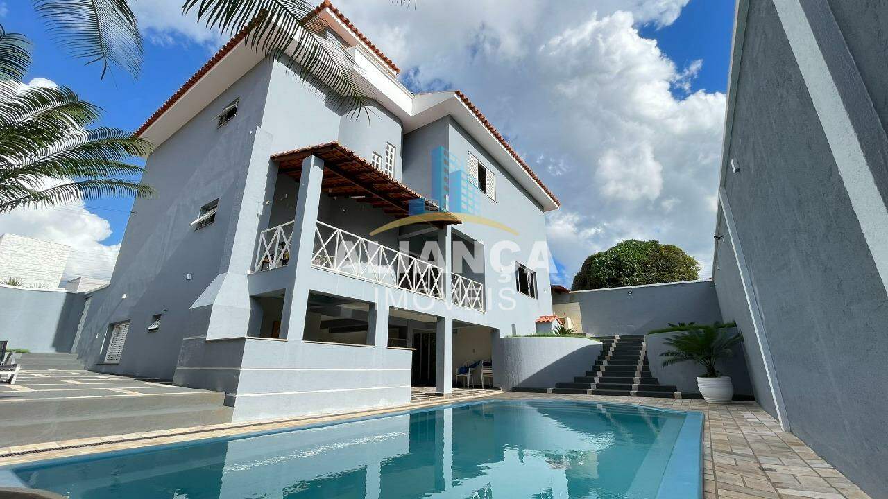 Casa à venda no bairro Centro em Piumhi/MG: 