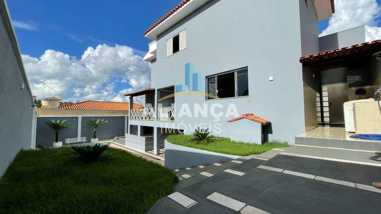 Casa à venda no bairro Centro em Piumhi/MG: 