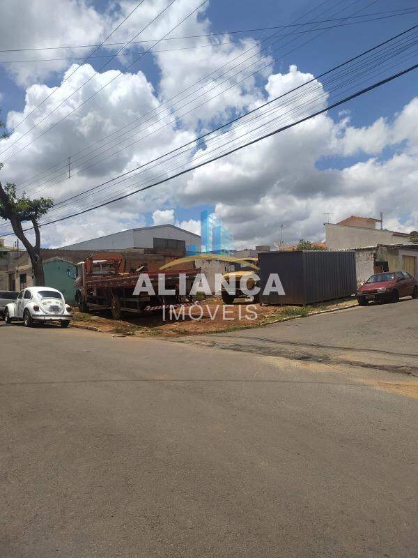 Lote / Terreno à venda em Jardim Santo Antônio, Piumhi - MG