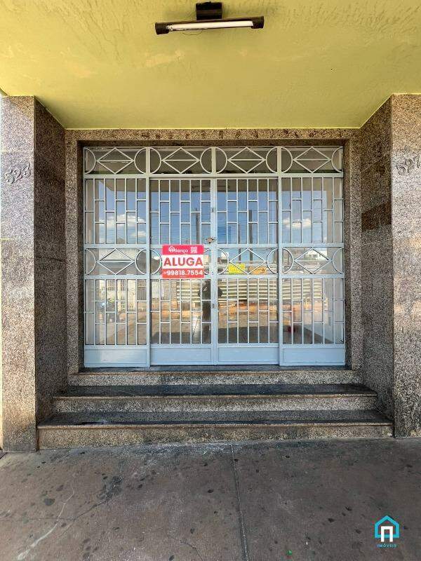 Loja / Salão / Ponto Comercial para alugar em Centro, Piumhi - MG