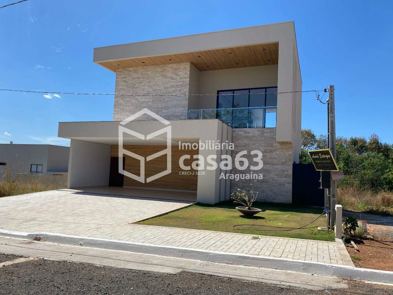 Foto 2 — Casa de Luxo em Condomínio Fechado – 4 Suítes, Piscina e Salão de Festas!