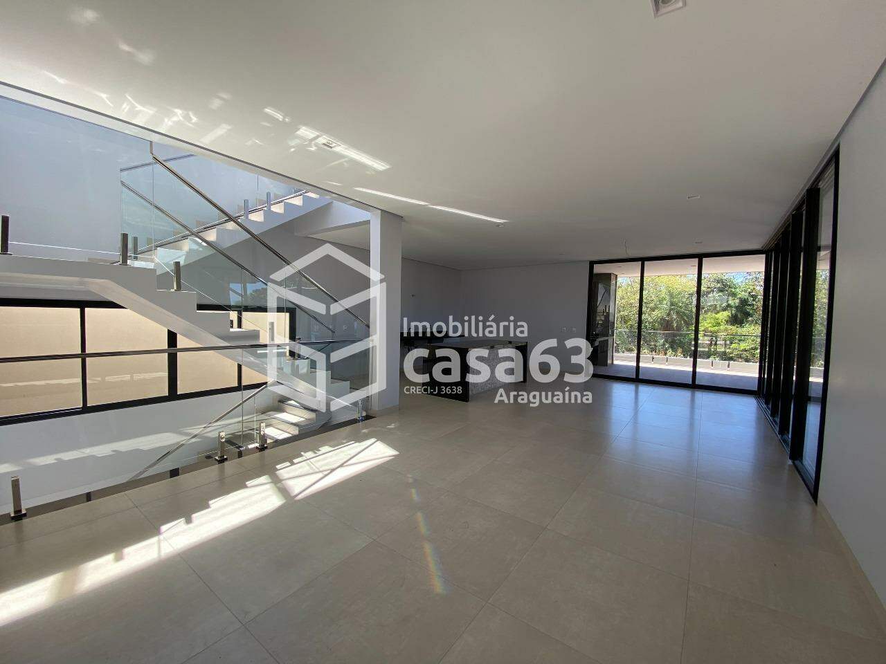 Foto 3 — Casa de Luxo em Condomínio Fechado – 4 Suítes, Piscina e Salão de Festas!